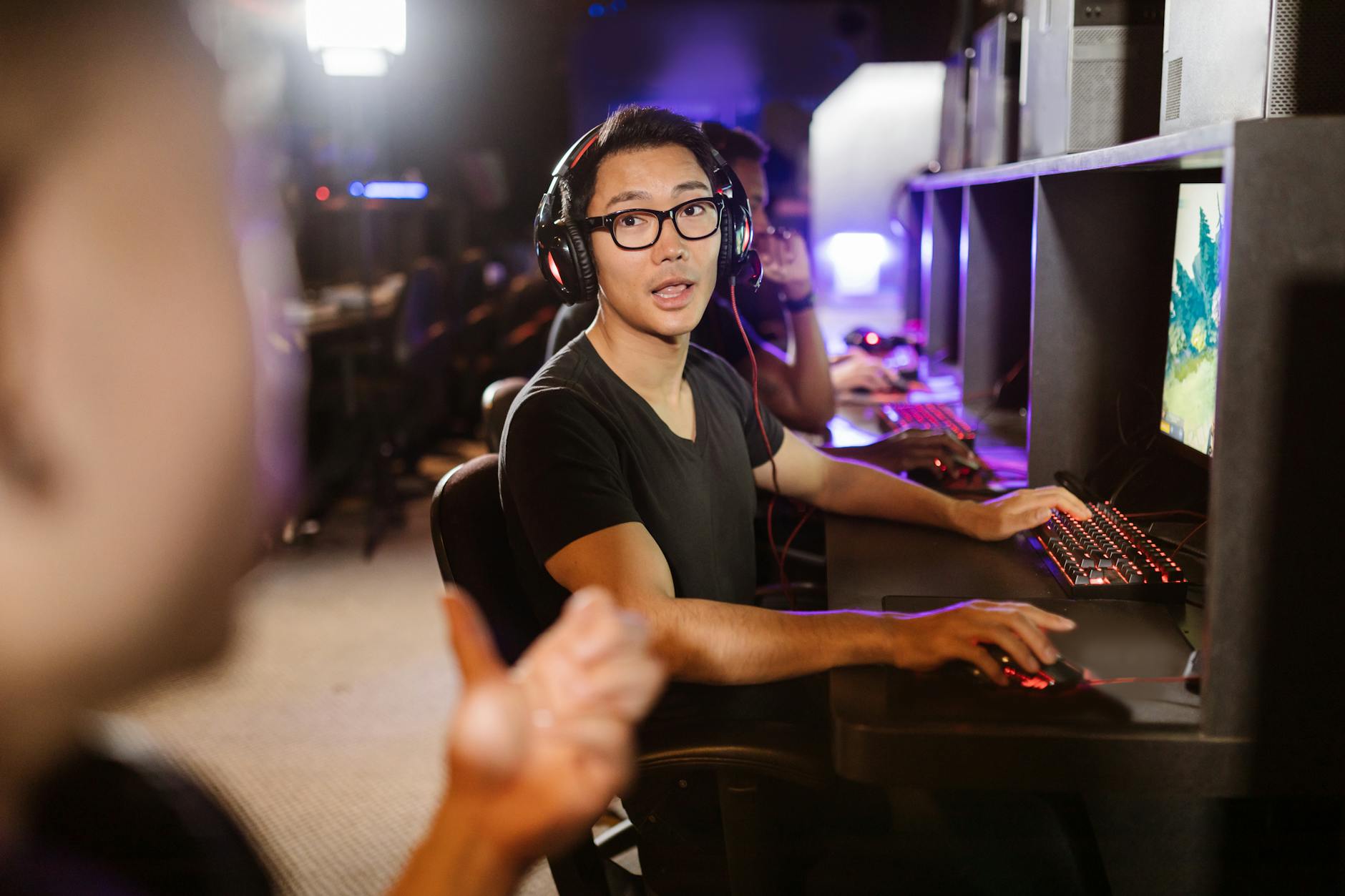 Exploring 7 Unique Aspects of Online Gaming Communities